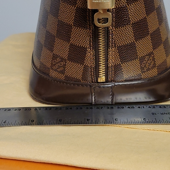 Louis Vuitton Alma Damier PM - Picture 10 of 16